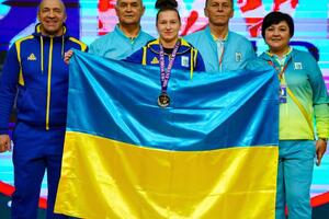 Золото Гангур завоевала в рывке