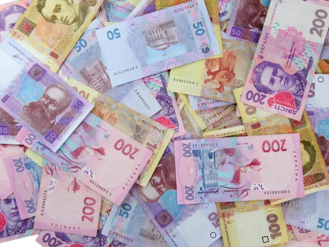 Курс гривні щодо долара зріс на вісім копійок – із 27,10 грн/$ до 27,02 грн/$