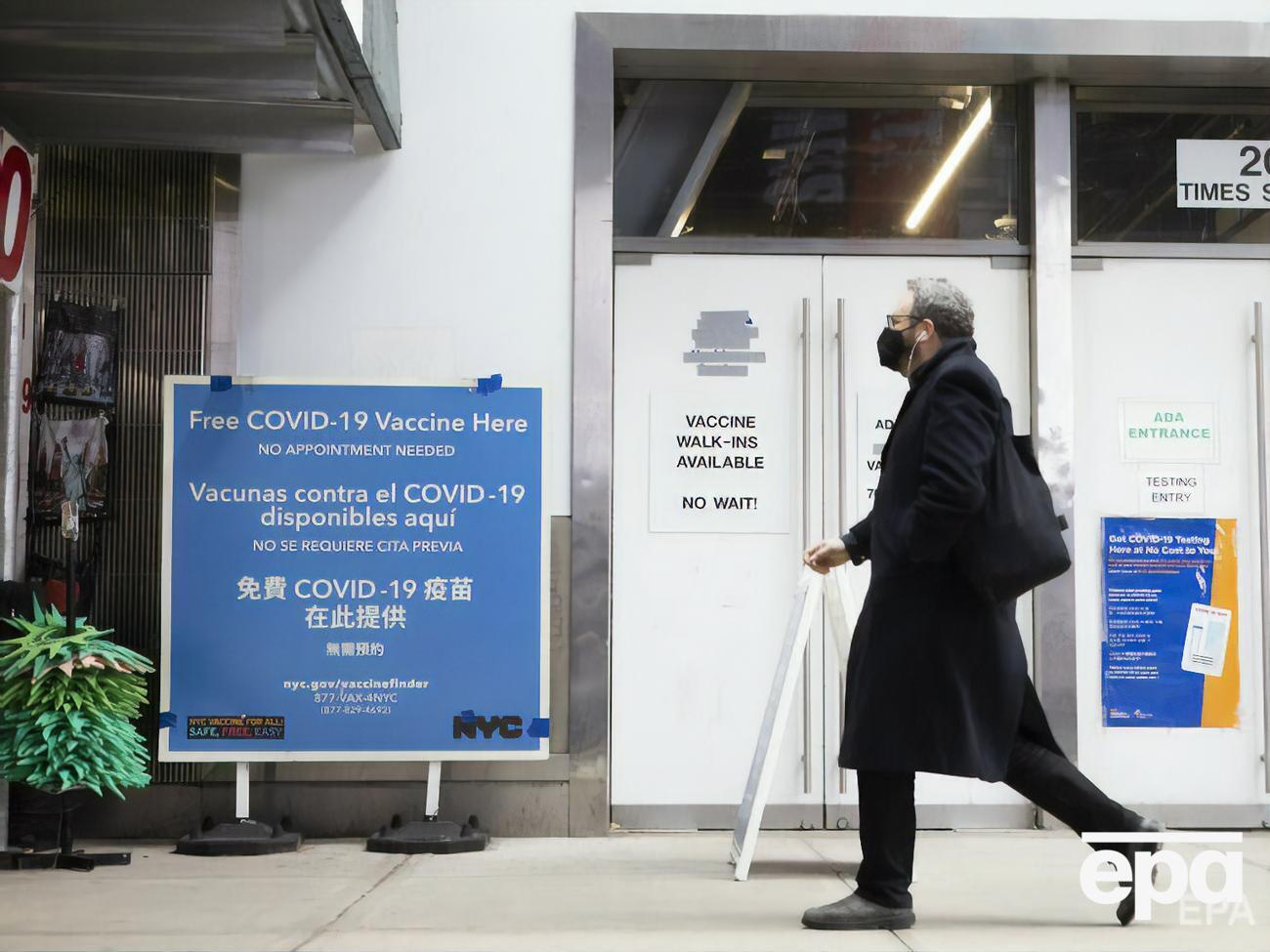 Reuters подчеркивает, что с начала года более 450 тыс. человек в США умерли после заражения коронавирусом