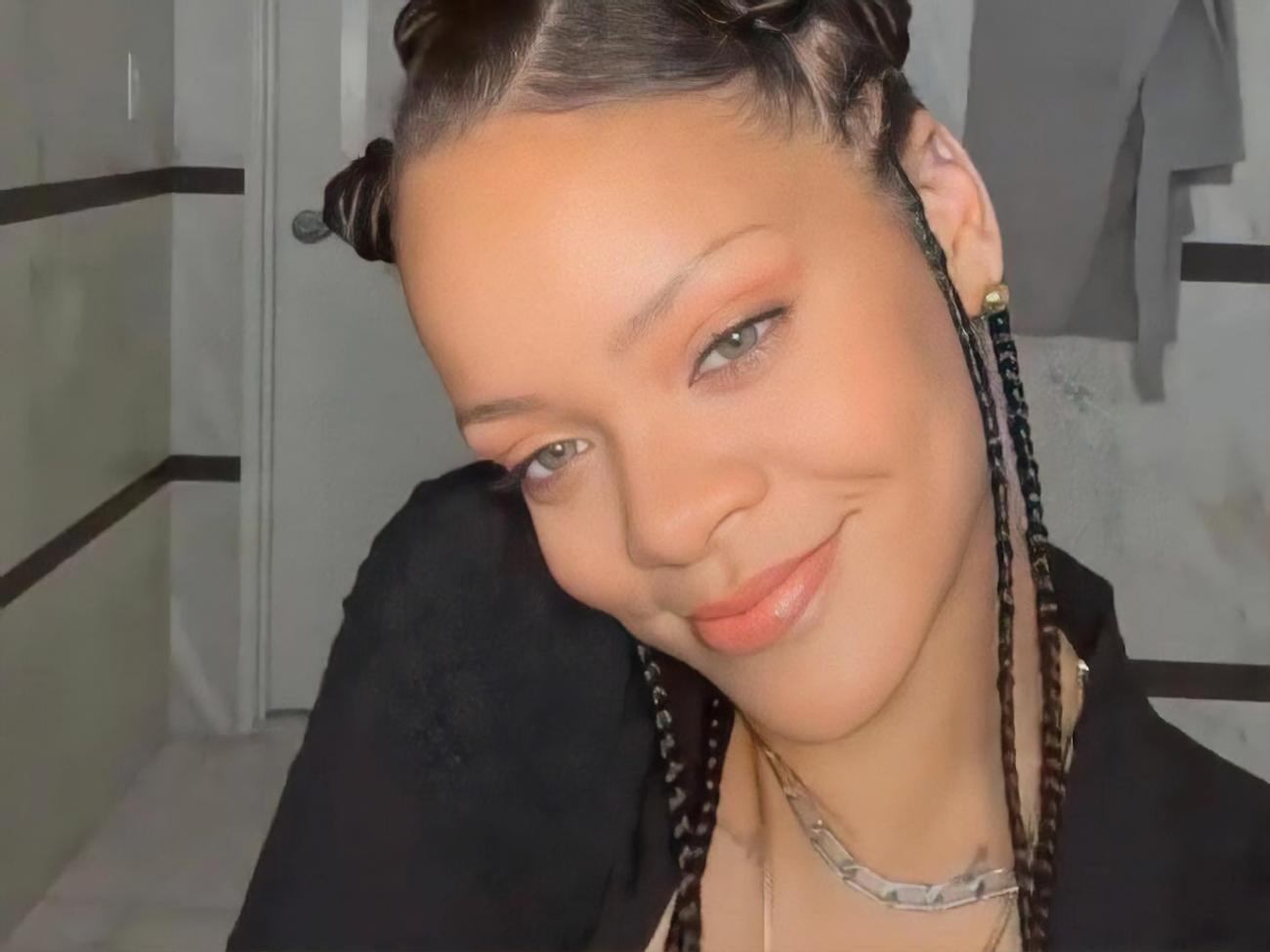 Рианна предстала в откровенном виде