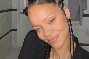 Рианна предстала в откровенном виде