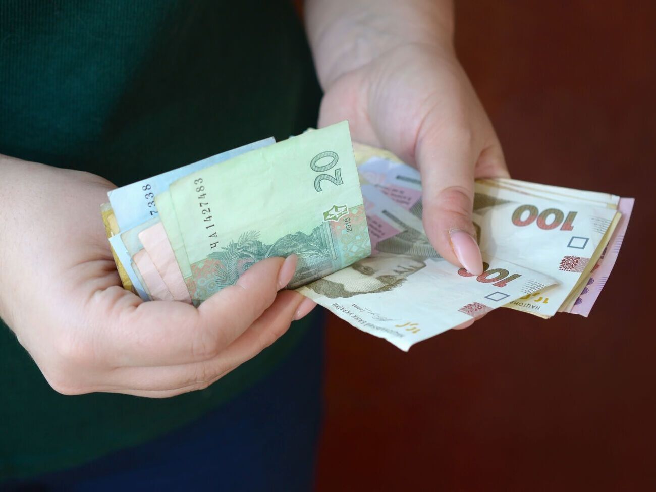 Із 1 січня 2021 року мінімальну зарплату в Україні підвищили до 6 тис. грн