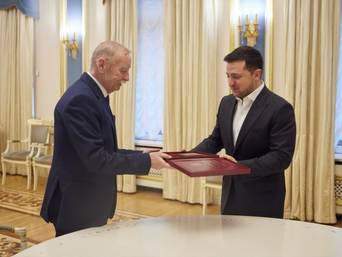 9 грудня Зеленський надав Покладу звання Героя України