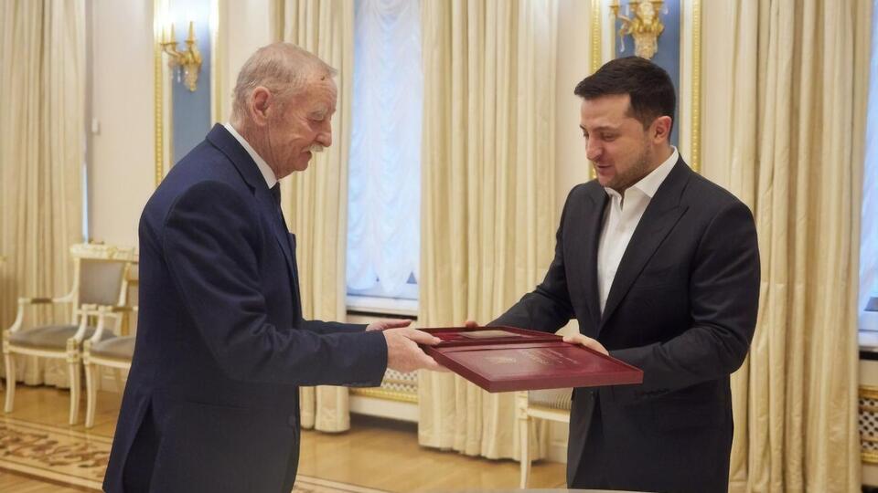 9 грудня Зеленський надав Покладу звання Героя України
