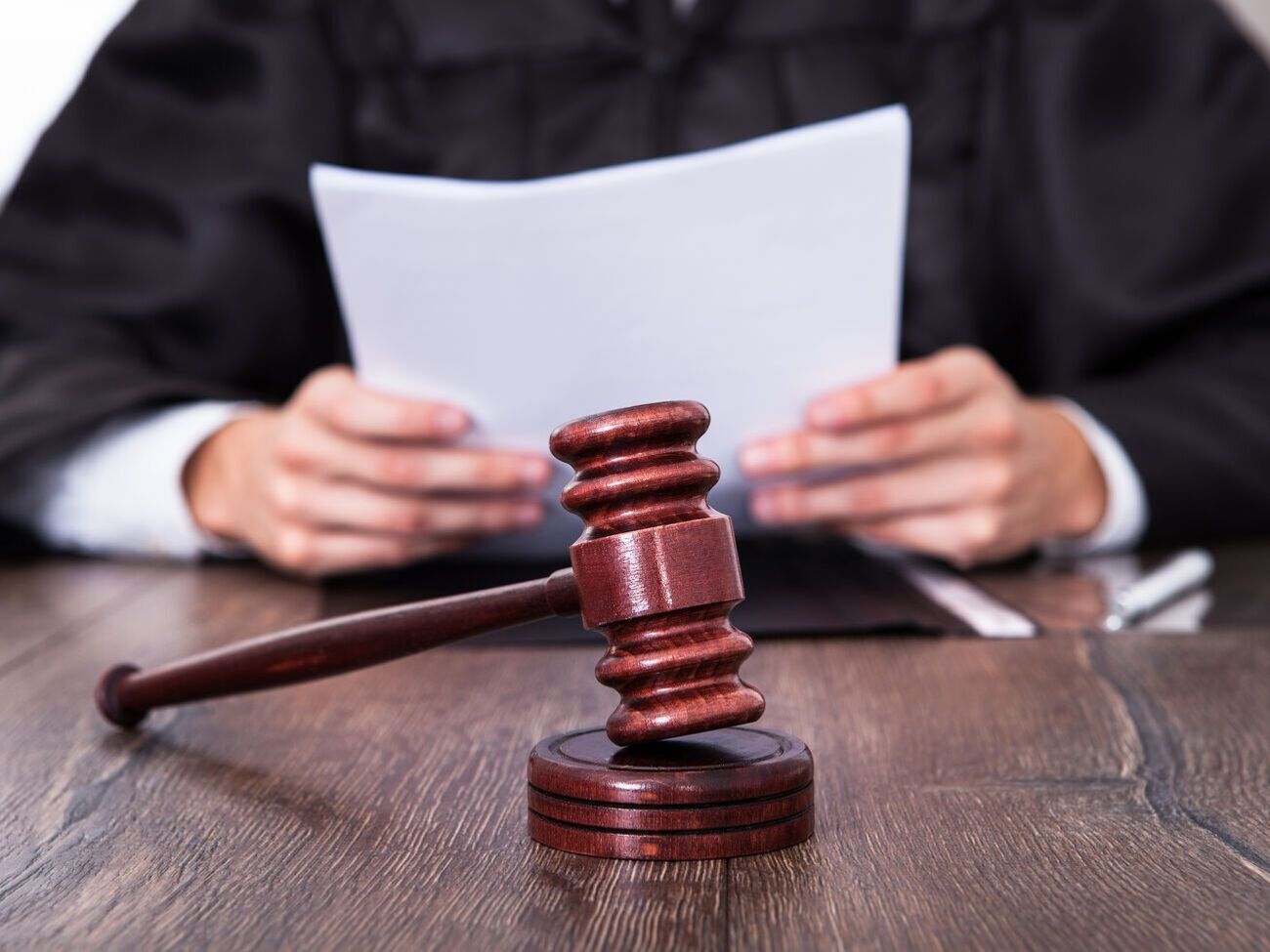 Прокуратура настаивала на продлении суда, поскольку обвиняемый при жизни свою вину не признал