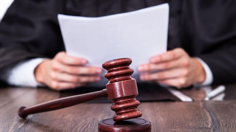 Прокуратура настаивала на продлении суда, поскольку обвиняемый при жизни свою вину не признал