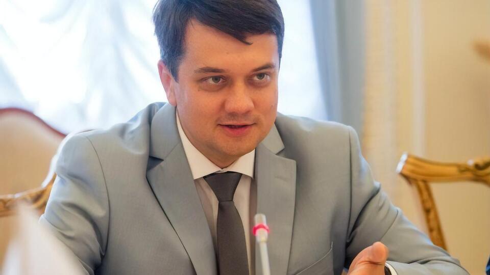 Разумков: А по поводу меня таких разговоров не слышали? Нет? Ну и вот. Слава богу