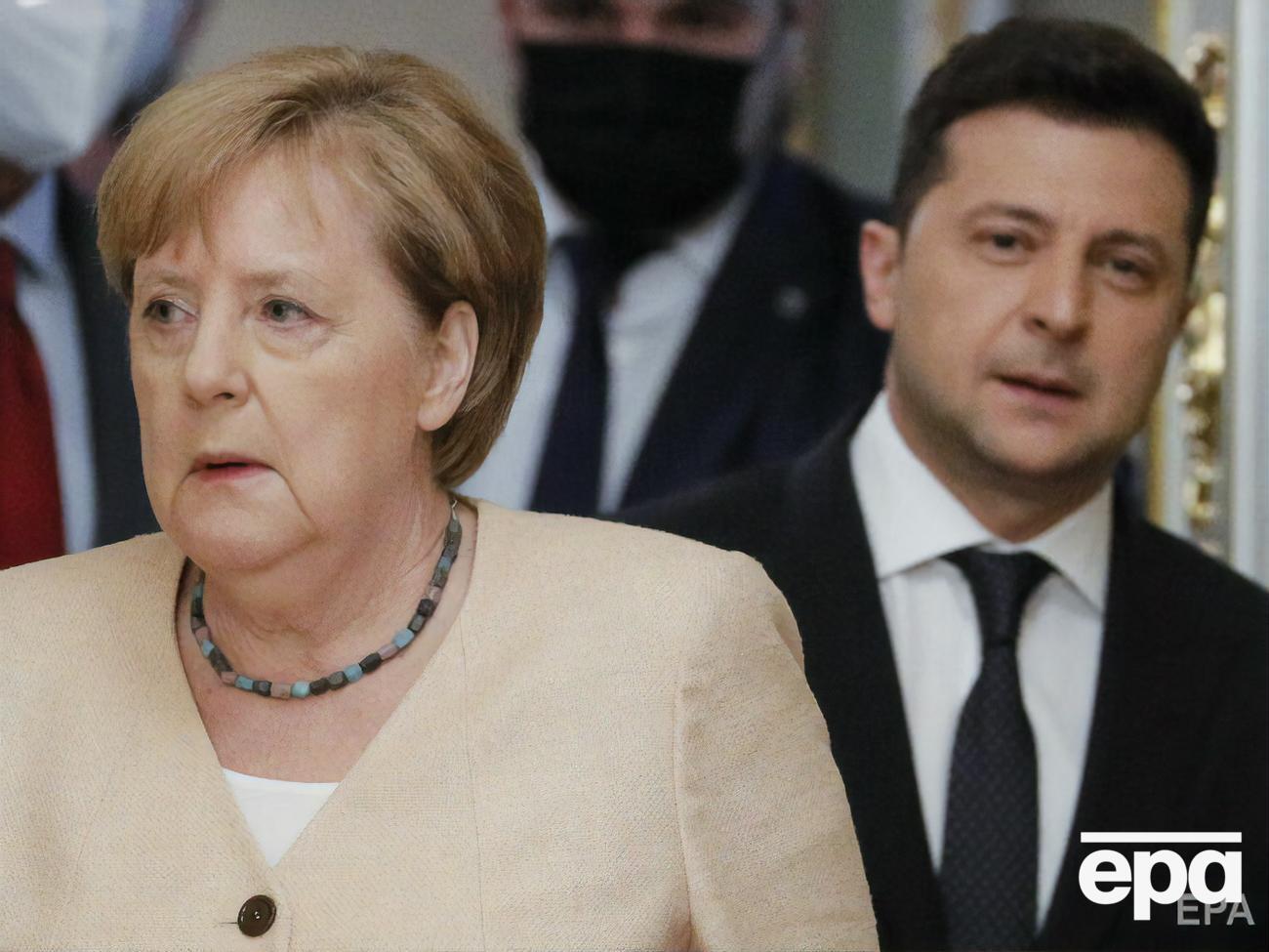 Зеленський (праворуч) просив Меркель припинити блокаду закупівлі Україною зброї, зауважило видання Bild