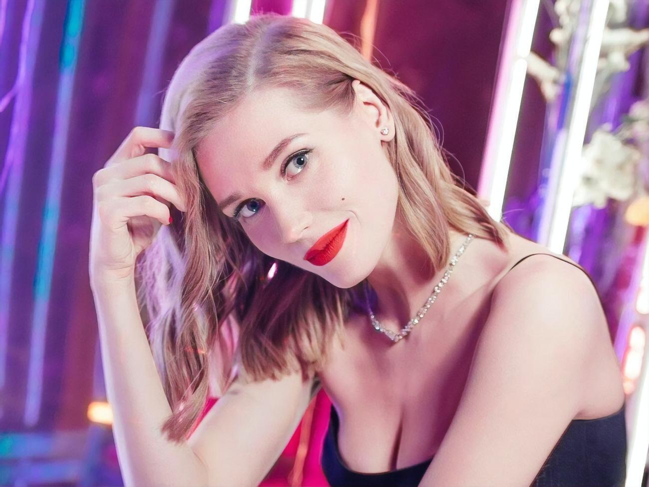 Христина Асмус показала, що робить, коли має новорічний настрій