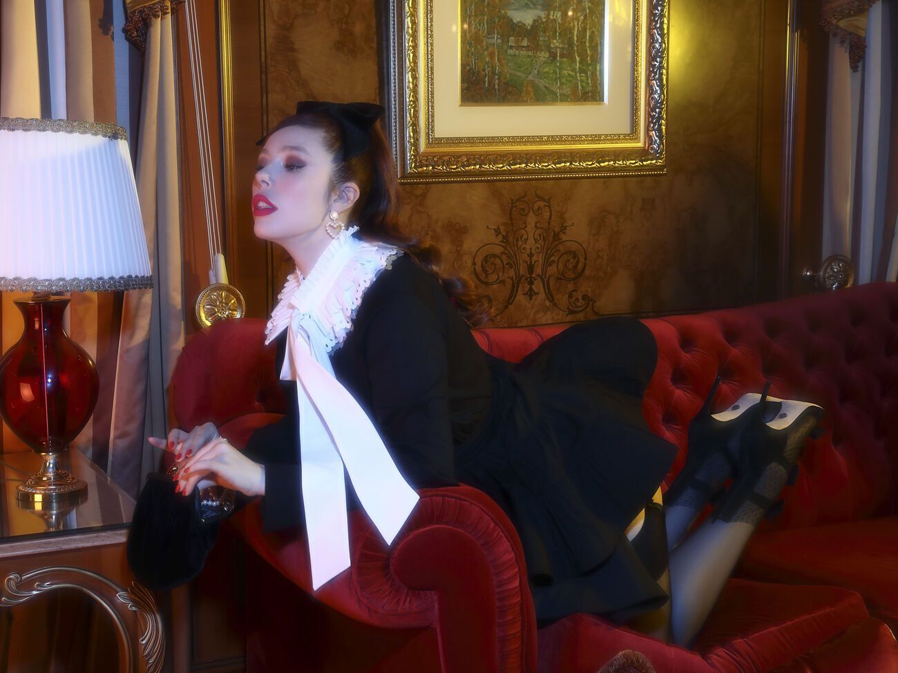 До колекції Andre Tan X Moi Sofism увійшли суворі сукні з комірцями, сексуальні комбінезони та багато іншого