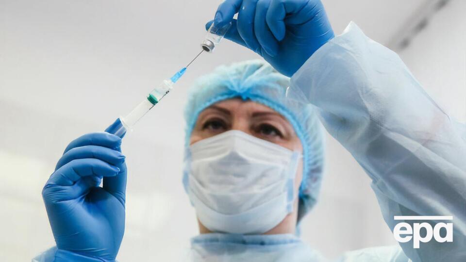 Першу дозу вчора отримало 42 956 українців