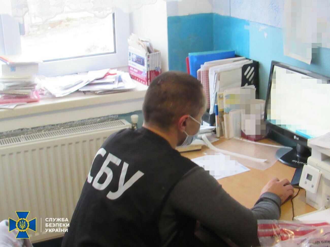 По предварительным данным, услугами фальсификаторов пользовались 500 человек ежемесячно