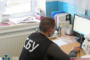 По предварительным данным, услугами фальсификаторов пользовались 500 человек ежемесячно