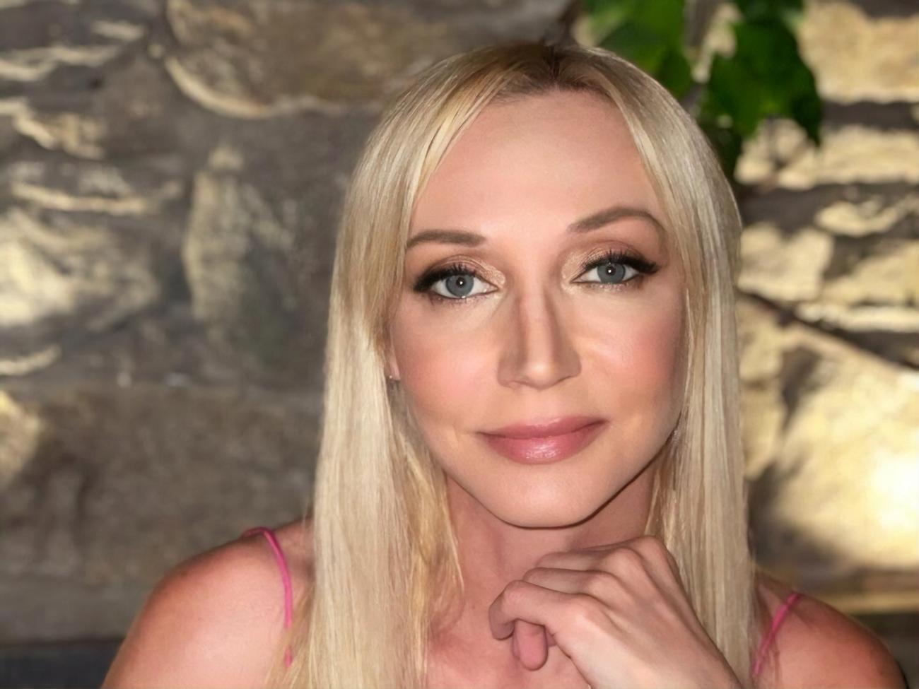 Орбакайте: Спешу поделиться с вами бэкстейдж со съемок к выходу нового выпуска журнала Hello!