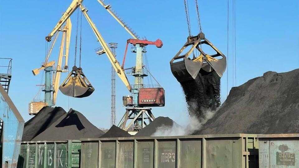 В Україну прибуло вже три кораблі з вугіллям зі США