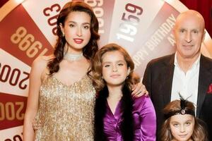 Александр и Марина Ярославские воспитывают троих детей – двух дочерей и сына