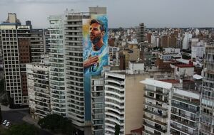 Мурал нарисовали в родном городе футболиста