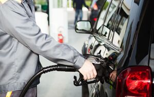 <span>Согласно данным Государственной экологической инспекции, в сетях Мotto, Sunoil, "Укрпетроль" и Brent Oil были зафиксированы нефтепродукты, не отвечающие требованиям стандартов, пишет <span>директор "Консалтинговой компании А-95" Сергей Кую