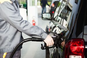 <span>Согласно данным Государственной экологической инспекции, в сетях Мotto, Sunoil, "Укрпетроль" и Brent Oil были зафиксированы нефтепродукты, не отвечающие требованиям стандартов, пишет <span>директор "Консалтинговой компании А-95" Сергей Кую