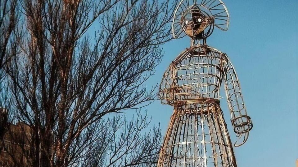 Костромская Снегурочка изготовлена по заказу местным умельцем