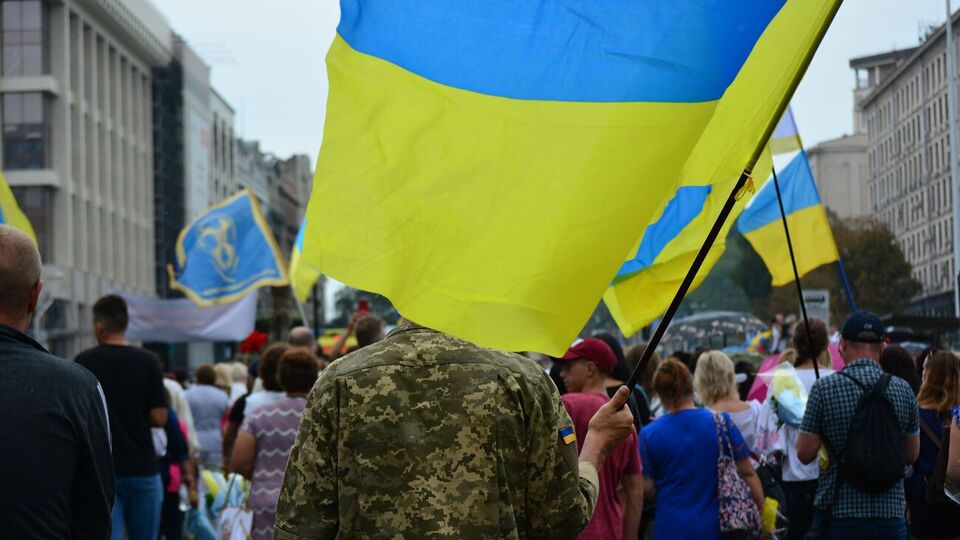 Закон позволяет ветеранам использовать электронные удостоверения как аналог бумажных