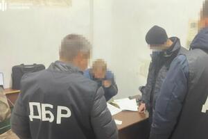 Також поліцейський поширював наркотики у СІЗО, стверджують у ДБР