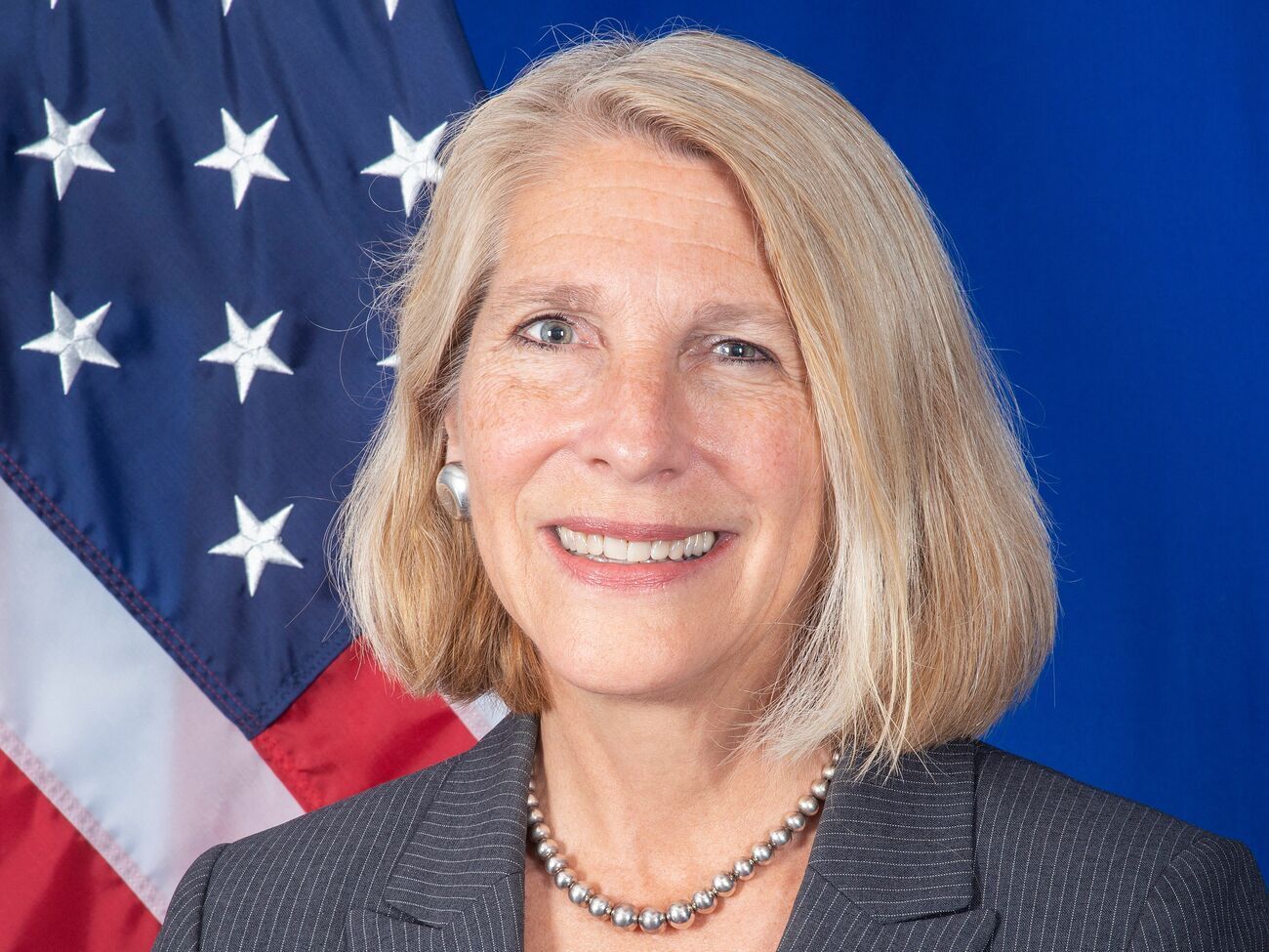 Одна країна не може змушувати іншу змінювати свої кордони та політику, зазначила Донфрід