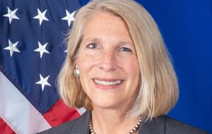 Одна страна не может заставлять другую менять свои границы и политику, отметила Донфрид