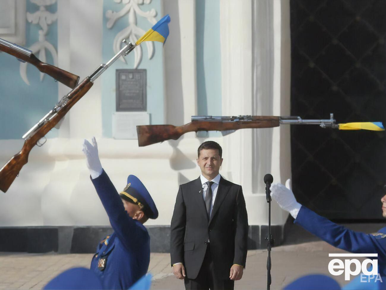 Лише особиста охорона Зеленського (на фото) складається із 70 осіб, стверджує ексгенпрокурор