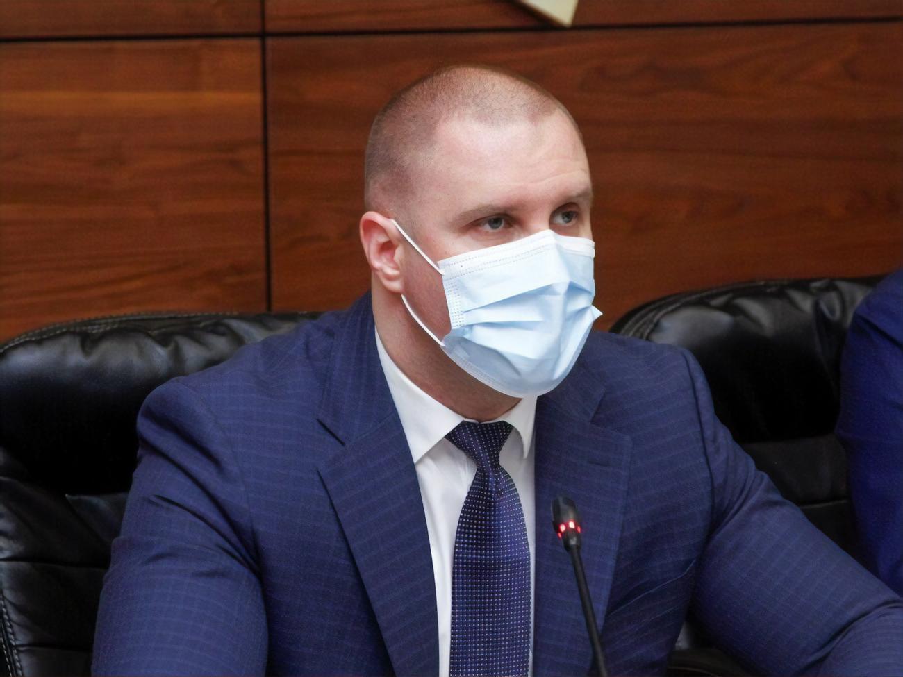 Синегубов родился в Харькове в 1983 году