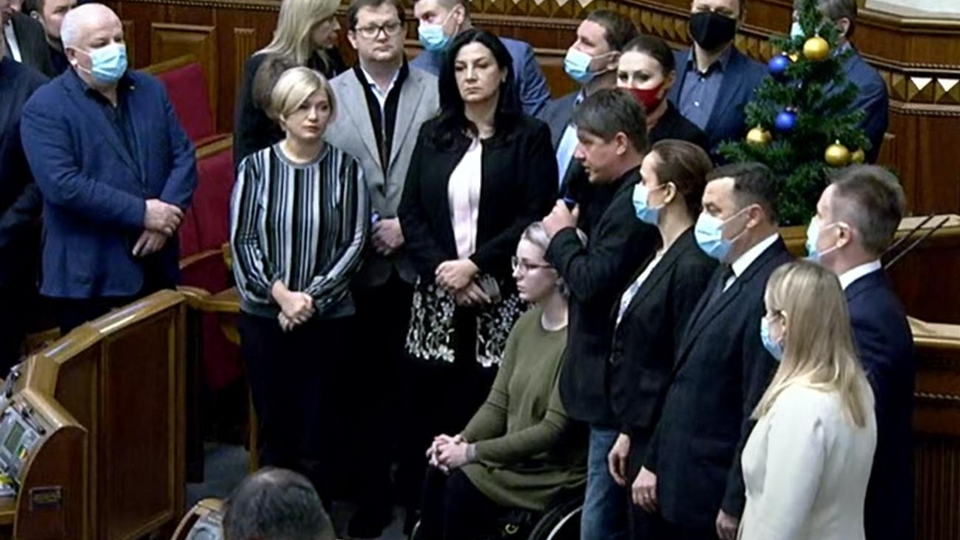 Группа народных депутатов вышли к трибуне Верховной Рады с заявлением в защиту добровольцев батальона шейха Мансура