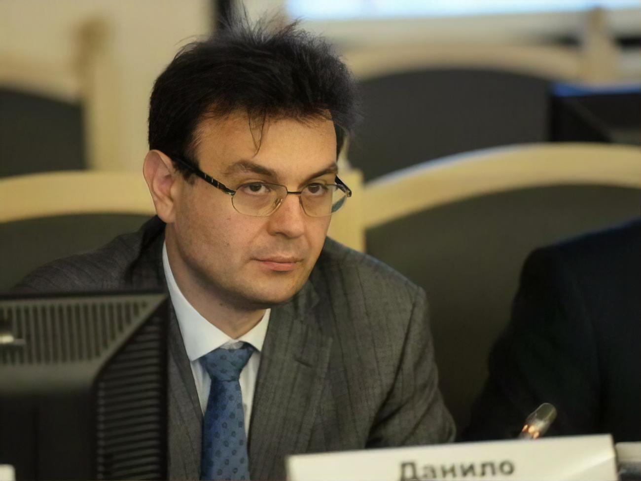 Данило Гетманцев: Якщо на якомусь рівні вам запропонують оплатити "послугу", прошу одразу ж звертатися до мене. Телефон та пошту ви знаєте