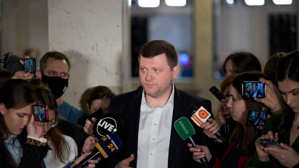 Перший віцеспікер порадив з інформацією про тіньові зарплати для нардепів звертатися до правоохоронних органів