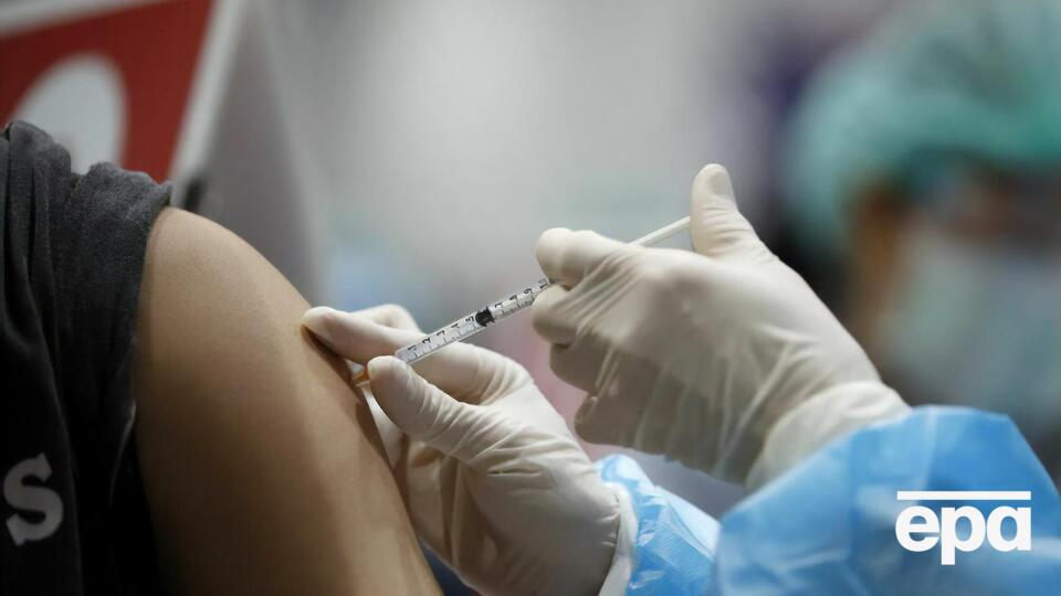У вакцинированных препаратом CoronaVac в сыворотке крови не обнаружили достаточного количества антител