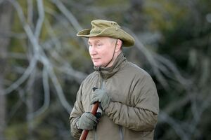 По данным опроса "Левада-центра", рейтинг Путина в РФ снизился на восемь процентных пунктов по сравнению с апрелем