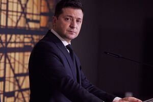 Украину интересует мощная санкционная политика против РФ до возможной эскалации, отметил Зеленский