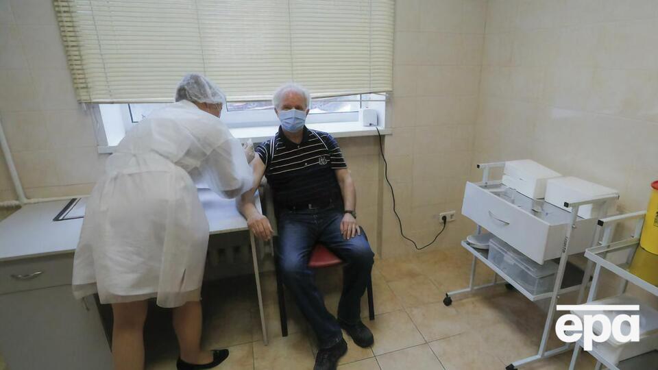 Літні люди входять до пріоритетної групи вакцинації проти COVID-19