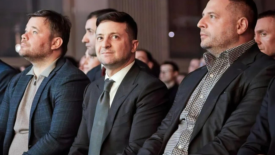 Богдан (слева) считает своего преемника на посту главы ОП Ермака (справа) "несчастным человеком"