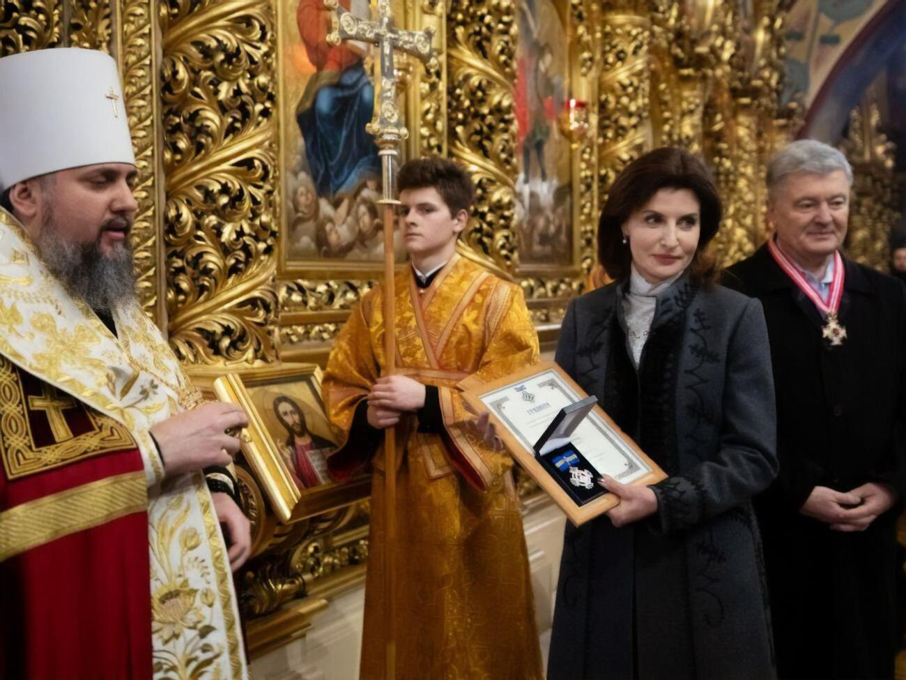 Митрополит Епифаний вручил Петру и Марине Порошенко церковные награды