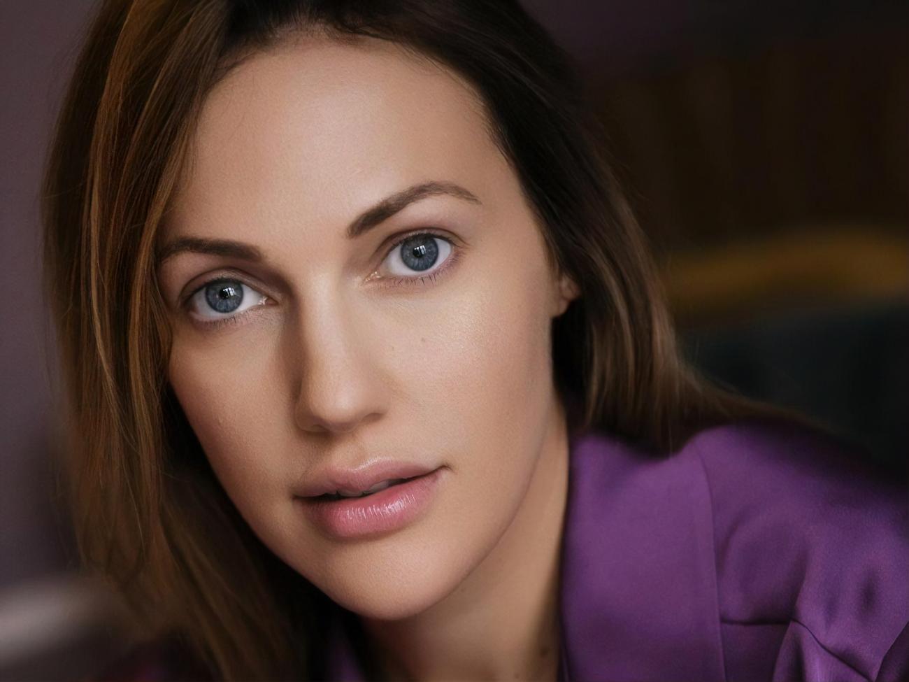 Узерлі показала кілька образів в одному відео