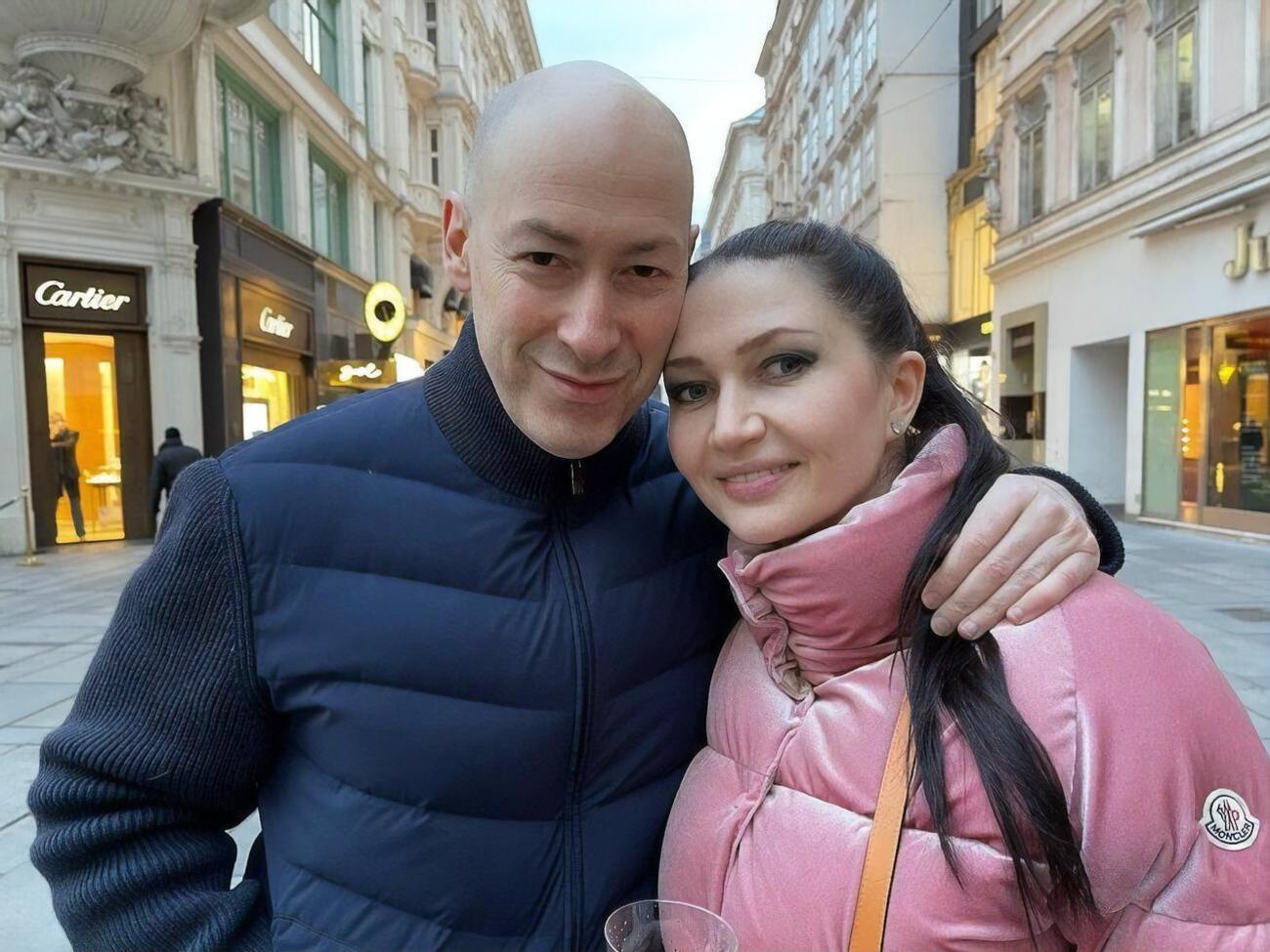 Дмитрий Гордон и Алеся Бацман познакомились в 2006 году, а спустя пять лет создали семью