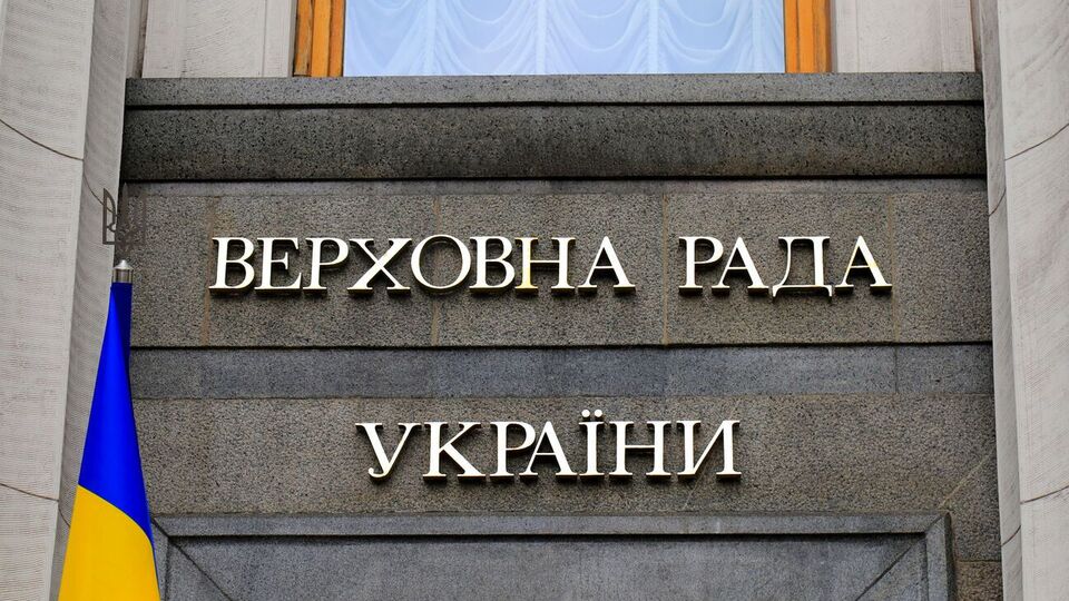Рада передала на баланс Генштабу легкові автомобілі, кілька вантажівок та автобусів