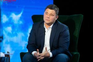 Богдан: Мне кажется, они на свои дни рождения приглашают тех выступать, у кого выступали они... Ну бл...дство это