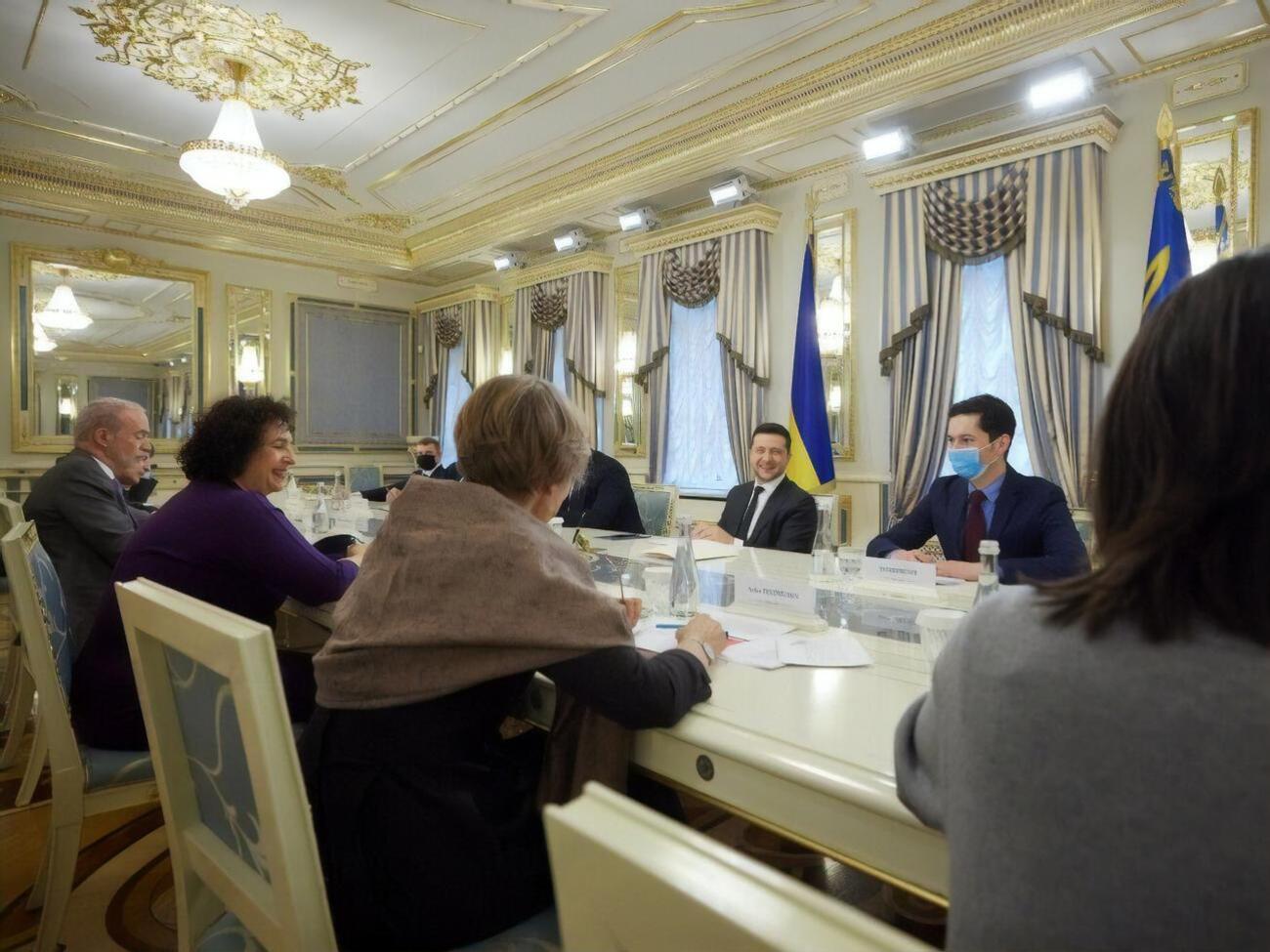 Зеленский – послам ЕС: Жду лидеров ваших стран в следующем году в Украине
