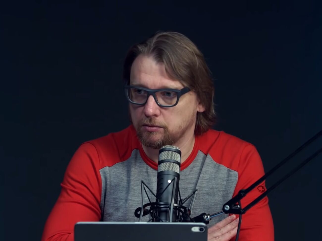 Петров 14 грудня пропонував зробити тату на сідницях або на плечах Меркель