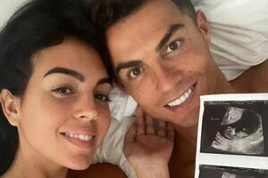 28 жовтня Кріштіану Роналду повідомив, що його подруга Джорджина Родрігес вагітна двійнею