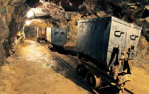 В результате обвала засыпало трех шахтеров, один из них погиб