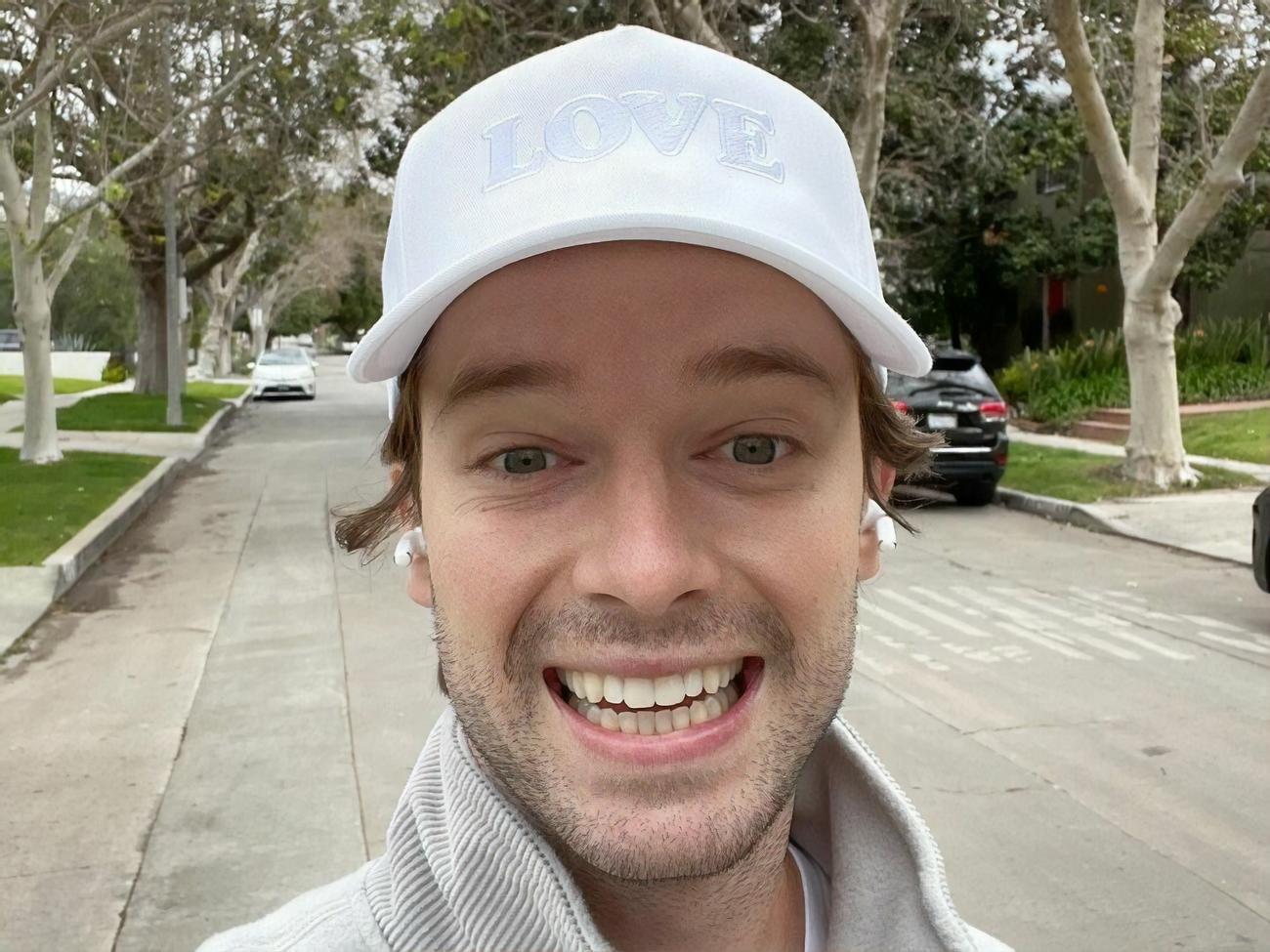 Шварценеггер змінив колір волосся з коричневого відтінку на блонд