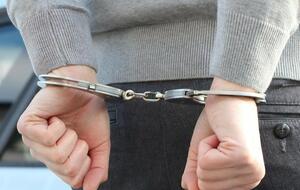 Арестованного передали американским полицейским