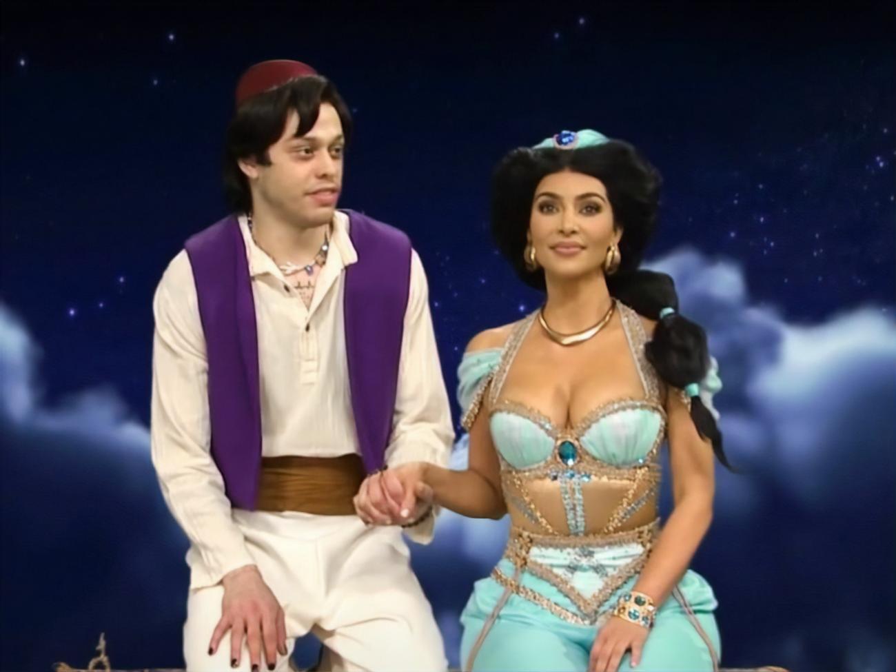 Про роман Кім Кардаш'ян та Піта Девідсона стало відомо у листопаді 2021 року